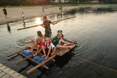 Ulvene bygger tømmerflåder ved Strandtangen