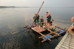Ulvene bygger tømmerflåder ved Strandtangen